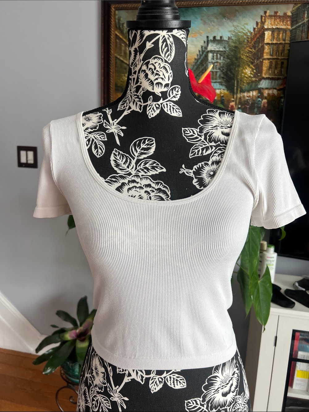 Bozzolo White Ribbed Scoop Crop Top